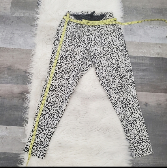Torrid leopard animal print leggings - Picture 3 of 10